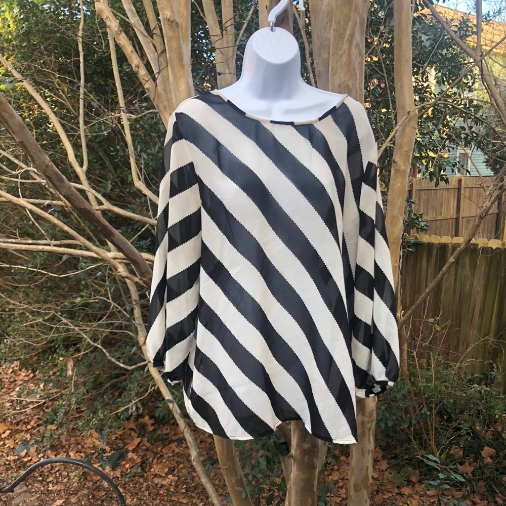 2X Diagonally Striped Black and White Boho Blouse - Picture 6 of 7